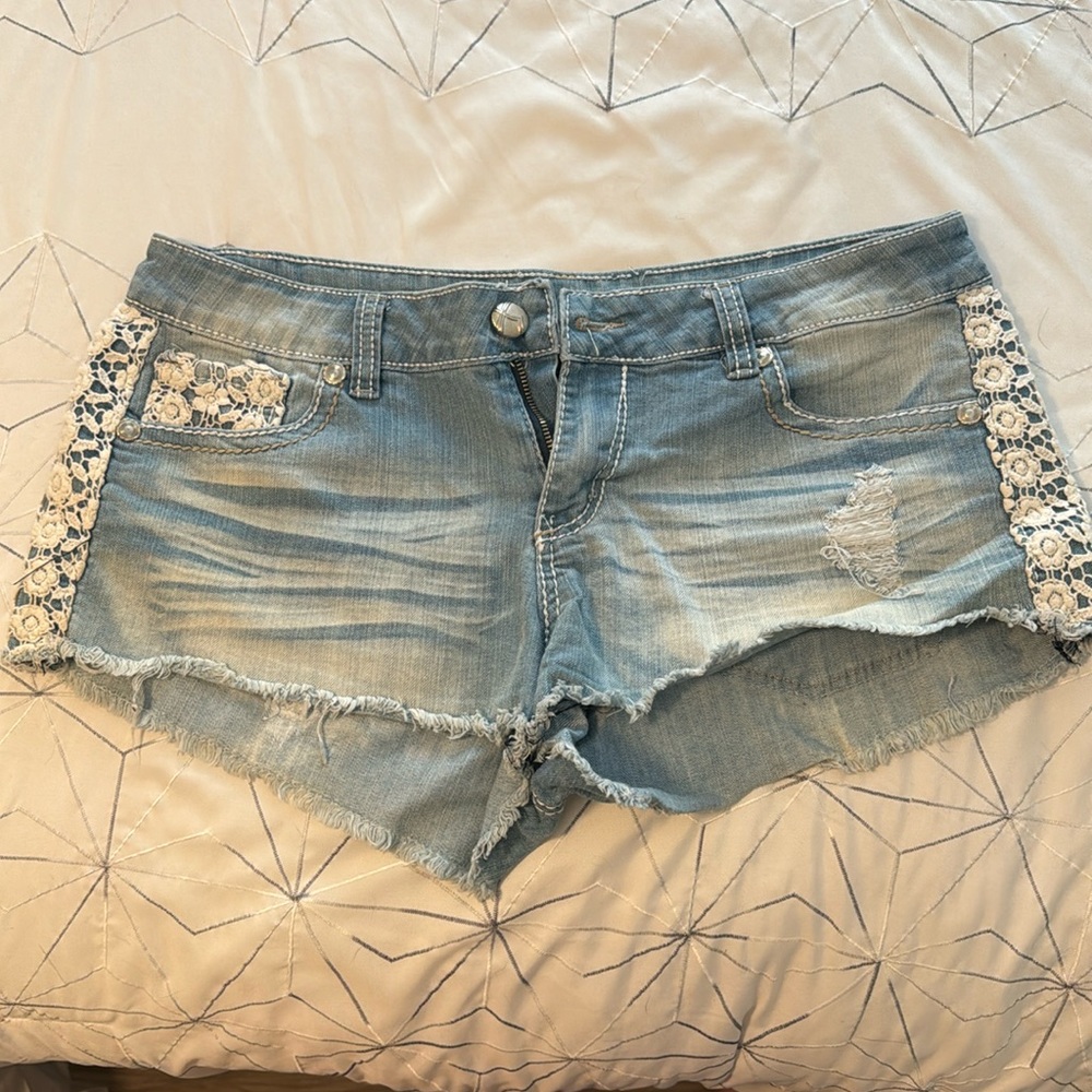 Stretchy Jean shorts! Super comfy !